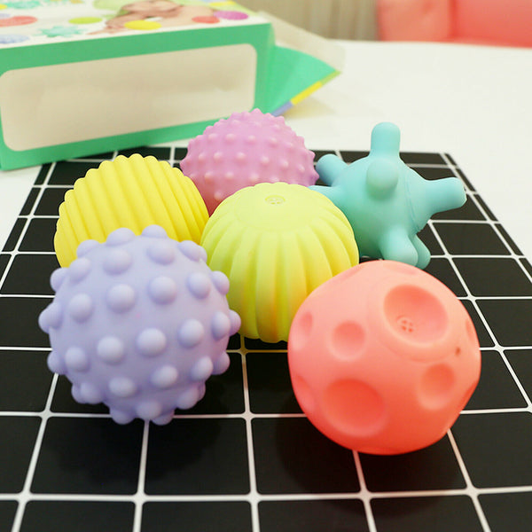 6x Soft Rubber Pet Squeaker Balls Chew Bite Teeth Cleaning Interactive Toys