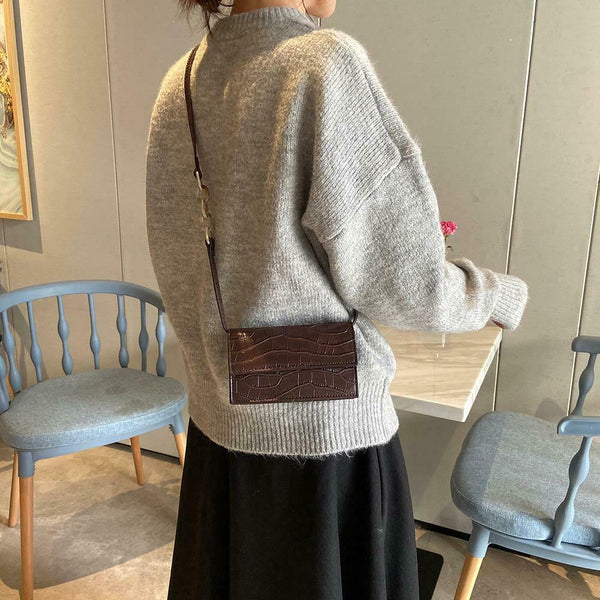 Women Crocodile Leather Shoulder Bag Solid Small Messenger Handbag (Brown)