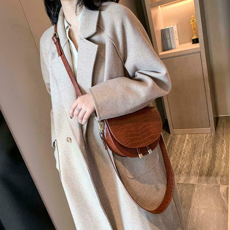 Retro Crossbody Handbag Women Semicircle Leather Shoulder Bag (Light Brown)