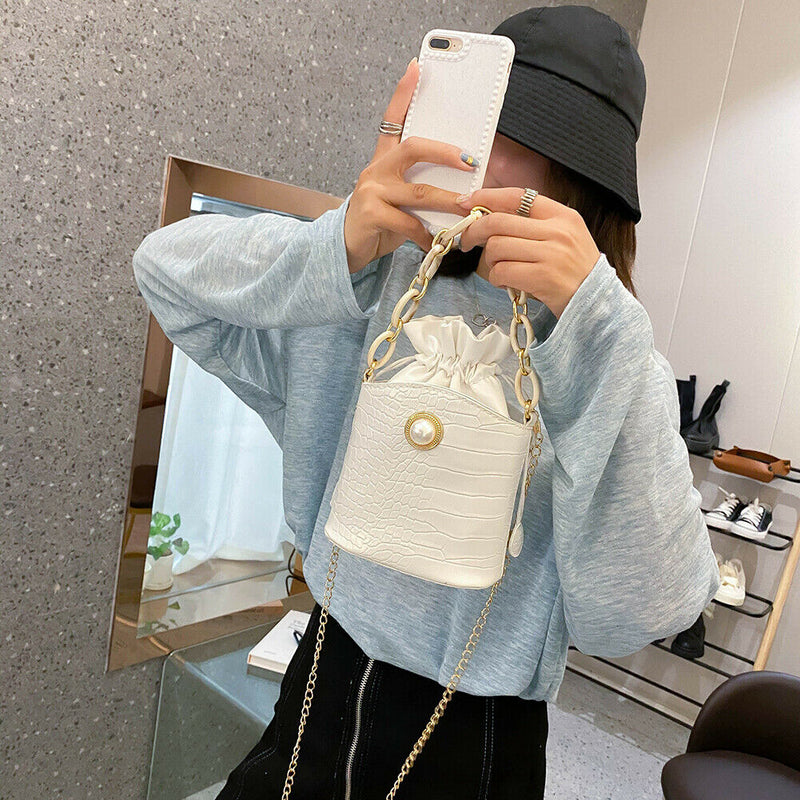 Alligator PU Women Drawstring Acrylic Chain Crossbody Shoulder Bag (White)