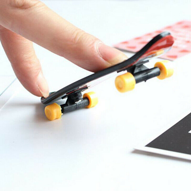 Plastic Mini Skate Finger Skateboarding Fingerboard Novelty Toys For Boys Gi Ew