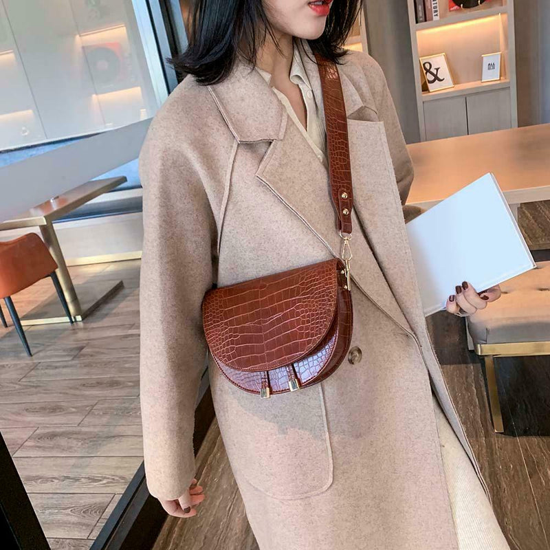 Retro Crossbody Handbag Women Semicircle Leather Shoulder Bag (Light Brown)