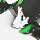 4X(Creative White Rabbit Brooch Evil Animal Bunny Enamel Pins Metal Buckle X5S9)