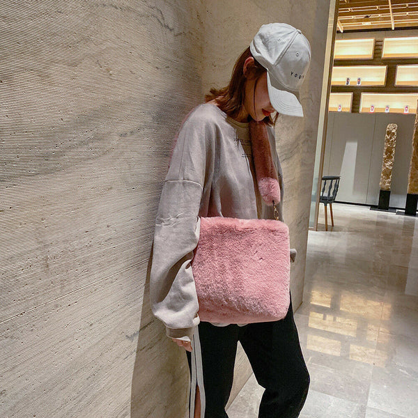 Women Plush Messenger Bag Big Capacity Fluffy Shoulder Handbags (Pink)