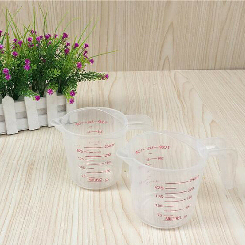 Plastic Angled Measuring Cup with Scales for Small to Large Birds Milk Feeding