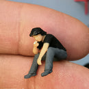 1:64 Figures Diorama Repair Factory Middle-aged Uncle Sitting and smoking