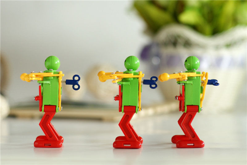 Real Ritzy Child Plastic Clockwork Spring Wind Up Dancing Robot Toys JR