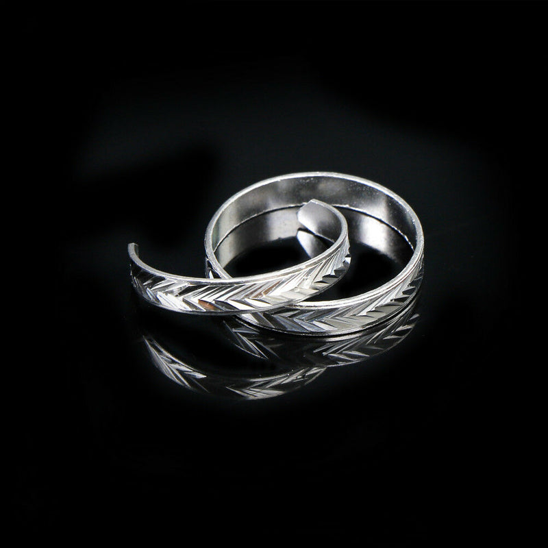 Close-Up Street Magic Gimmick Moving Ring Through Finger Magician Trick Prop  M&