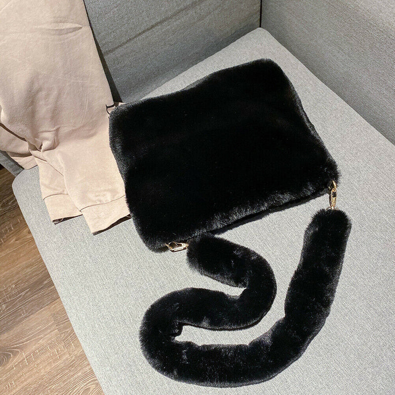 Women Plush Messenger Bag Big Capacity Fluffy Shoulder Handbags (Black)