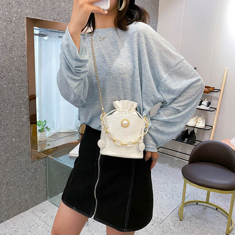 Alligator PU Women Drawstring Acrylic Chain Crossbody Shoulder Bag (White)