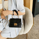Alligator PU Shoulder Bag Women Pleated Totes Retro Chain Handbag (Black)