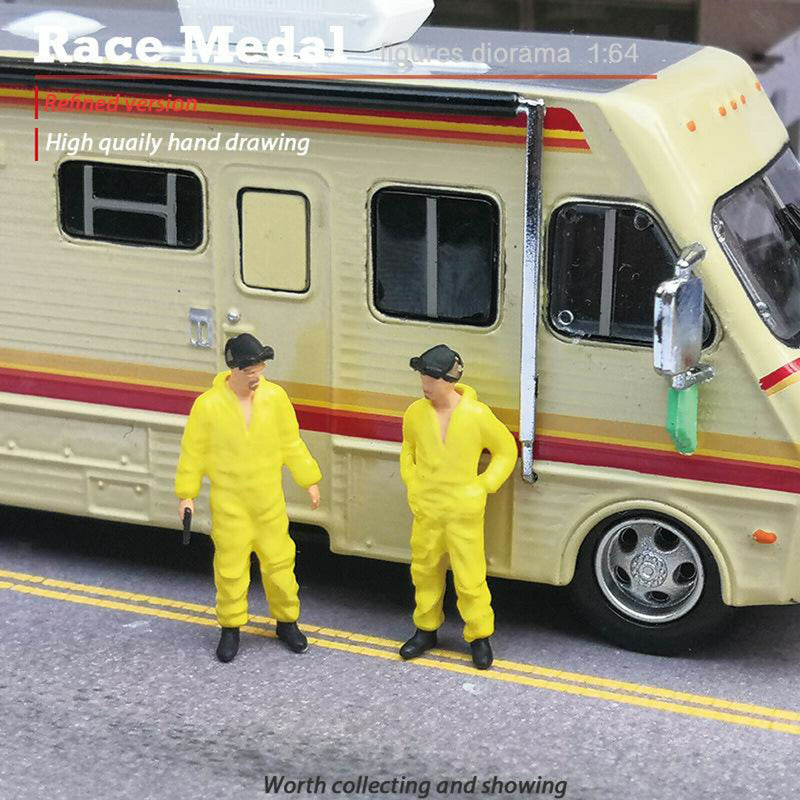 2Pcs Race Medal 1:64 Yellow Overalls Figures Charm Macro Scenario Puppet